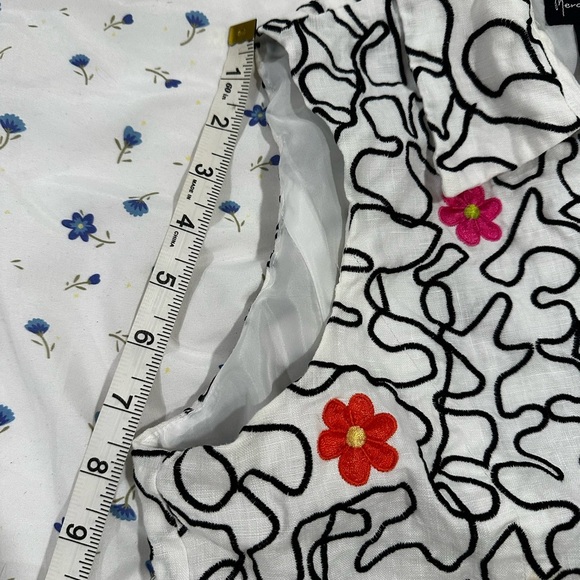 Mercer & Madison Women’s Sz: L Linen Vest Embroidered Bright Spring Flowers. - Picture 5 of 8